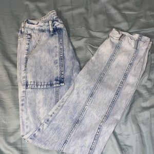 Light denim high-rise mom jeans